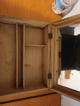 Joyero antiguo con rosas