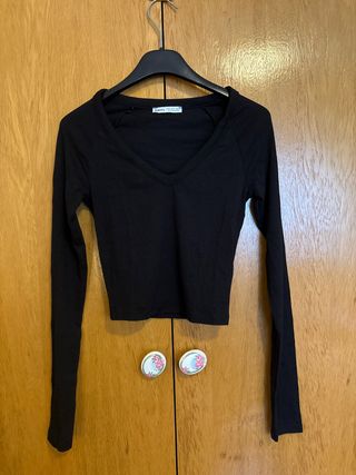 Camiseta negra manga larga pico