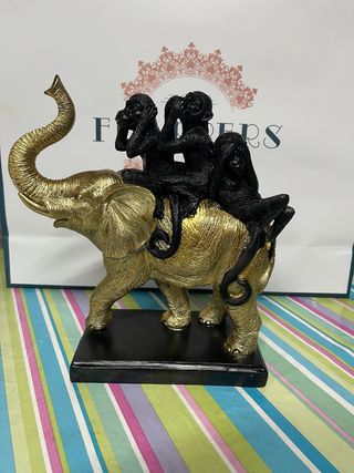 Figura Elefante con Monos Sabios