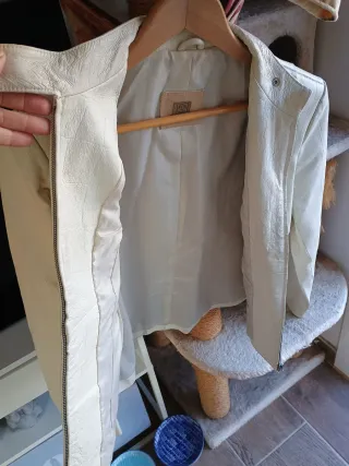 Chaqueta de piel beige