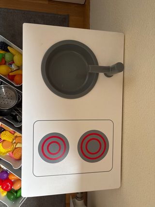 Cocinita Ikea con juguetes de comida