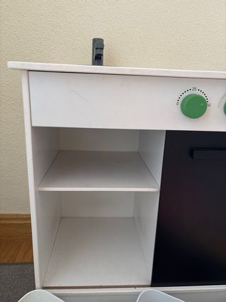 Cocinita Ikea con juguetes de comida