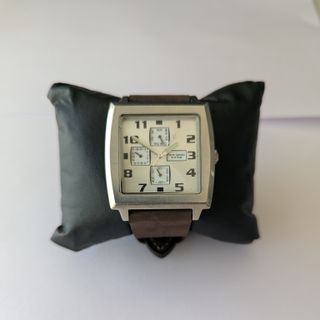Reloj Pierre Lannier Cuadrado Multifunción