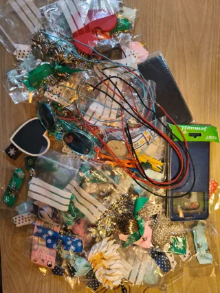 Lote de abalorios y bisutería