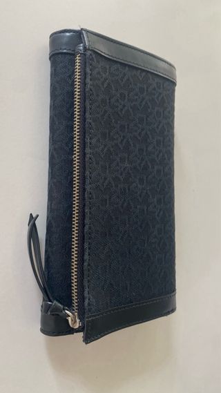 Billetera DKNY negra de Nueva York