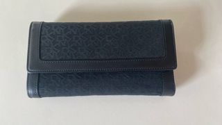 Billetera DKNY negra de Nueva York