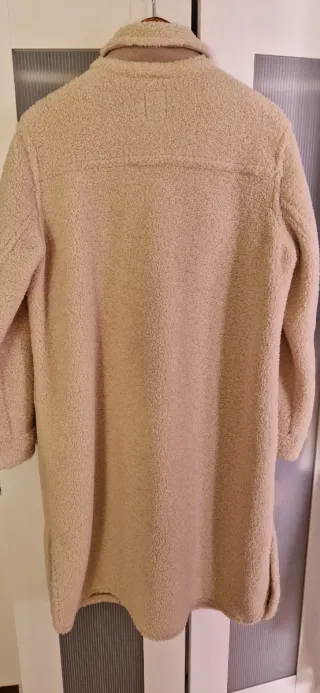 Abrigo largo teddy beige