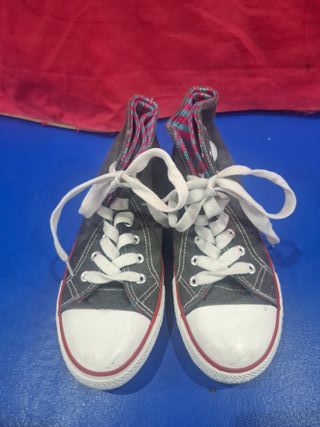 Tenis botín azules con estampado interior