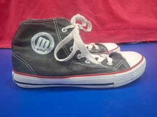 Tenis botín azules con estampado interior