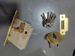 Cerradura de seguridad con llaves y accesorios