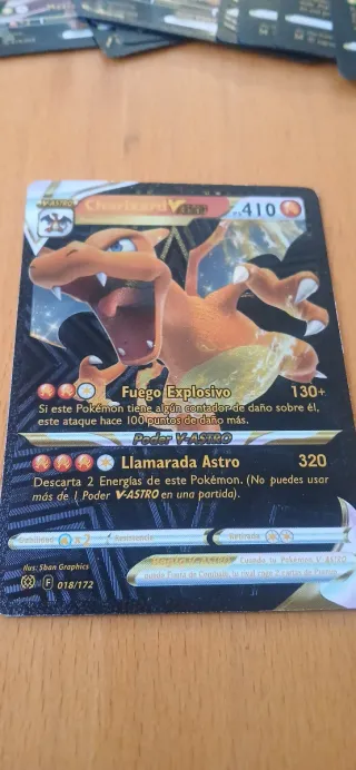 Cartas Pokémon Charizard VMAX y Pikachu VMAX