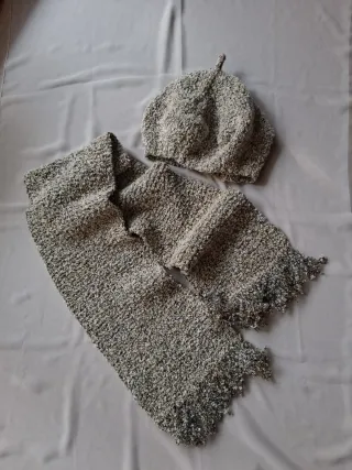 Conjunto boina y bufanda de punto, tejidas a mano