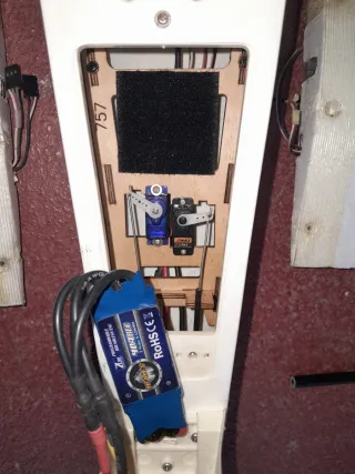 Avión FPV Raptor TW-757