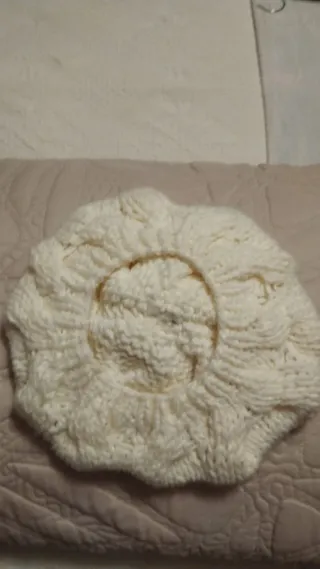 Gorro de lana tejido con pompón