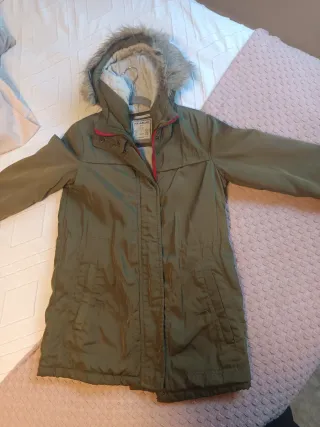 Abrigo verde Pull&Bear talla S