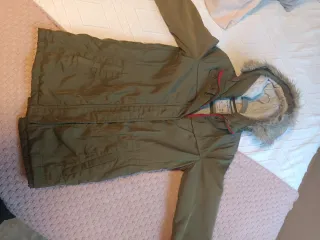 Abrigo verde Pull&Bear talla S