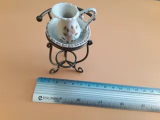 Casa delle bambole. Lavandino vintage