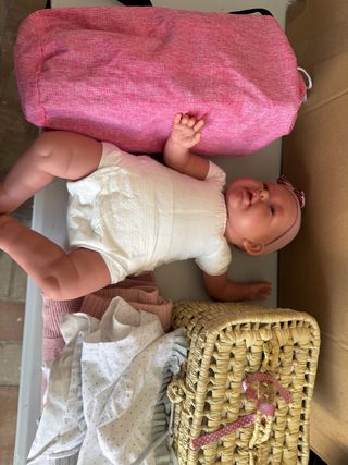 Muñeco Antonio Juan con cuna ropa y acces