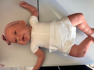 Muñeco Antonio Juan con cuna ropa y acces