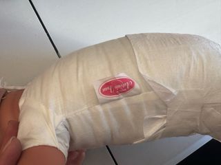 Muñeco Antonio Juan con cuna ropa y acces