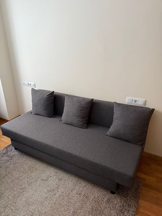 Sofá cama gris de tela