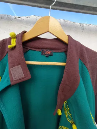 Chaqueta polar raglán marrón y verde