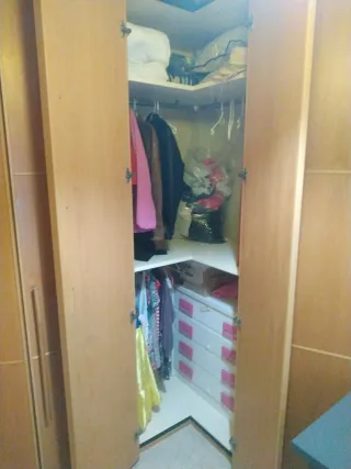 Armario ropero de madera