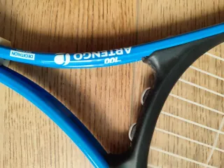 Raqueta de tenis azul