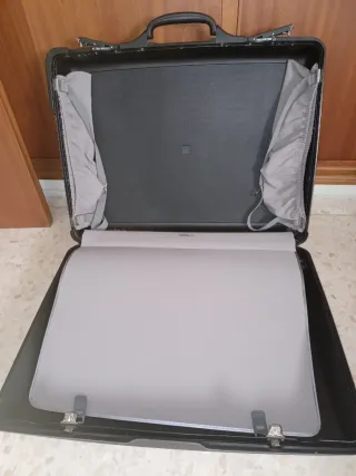 Maleta de viaje negra