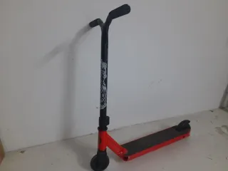 Patinete infantil rojo y negro