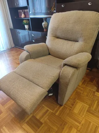 Sillón reclinable de tela beige