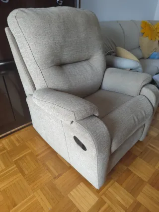 Sillón reclinable de tela beige