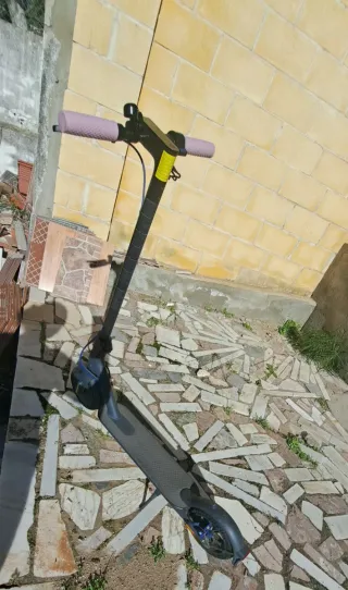 Patinete eléctrico negro