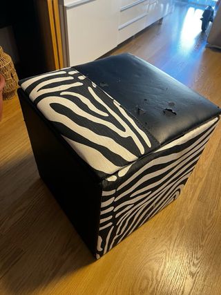 Sillón con reposapiés estampado cebra