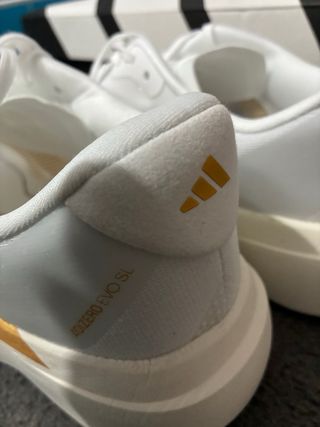 Adidas adizero evo SL Talla 42 Dorado Blanco