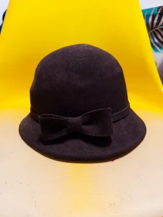 Sombrero de fieltro con lazo NUEVO