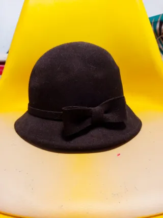 Sombrero de fieltro con lazo NUEVO