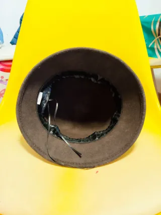 Sombrero de fieltro con lazo NUEVO