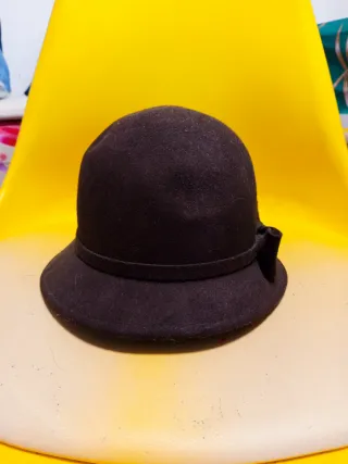 Sombrero de fieltro con lazo NUEVO