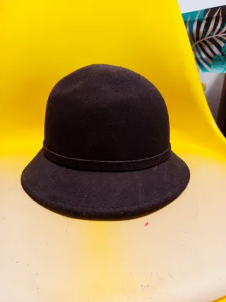 Sombrero de fieltro con lazo NUEVO