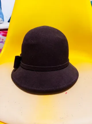 Sombrero de fieltro con lazo NUEVO