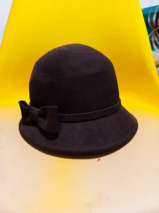 Sombrero de fieltro con lazo NUEVO