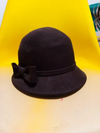 Sombrero de fieltro con lazo NUEVO