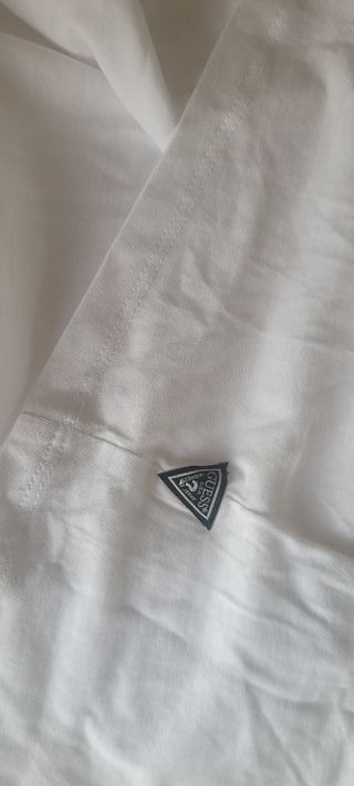 Camiseta Guess Blanca con etiqueta