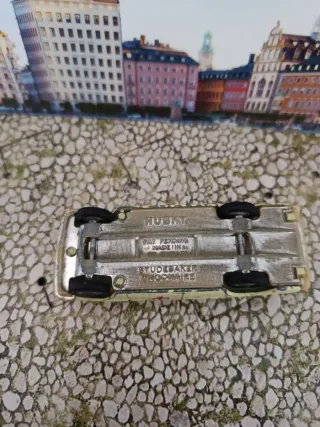 Ambulancia Husky Vintage