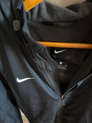 Cazadora Nike Negra con Capucha