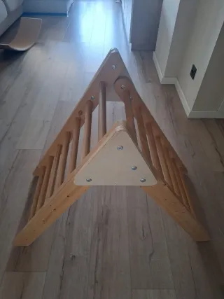 Triángulo Pikler de madera