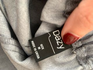 Pantalón gris de pinzas talla M.