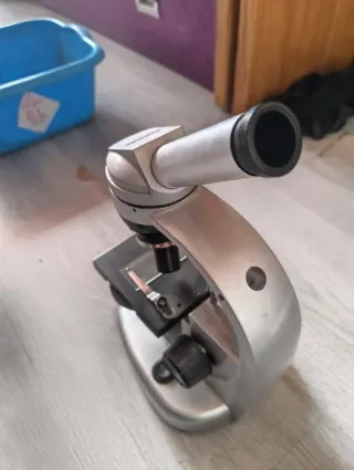 Microscopio Traveler con Cámara Digital