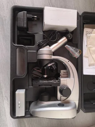 Microscopio Traveler con Cámara Digital